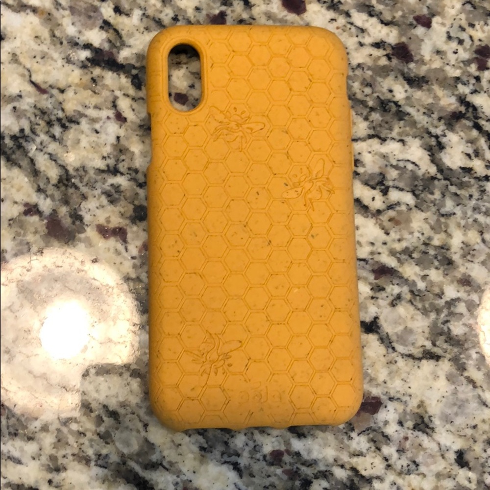 Pela iPhone X XS case bee